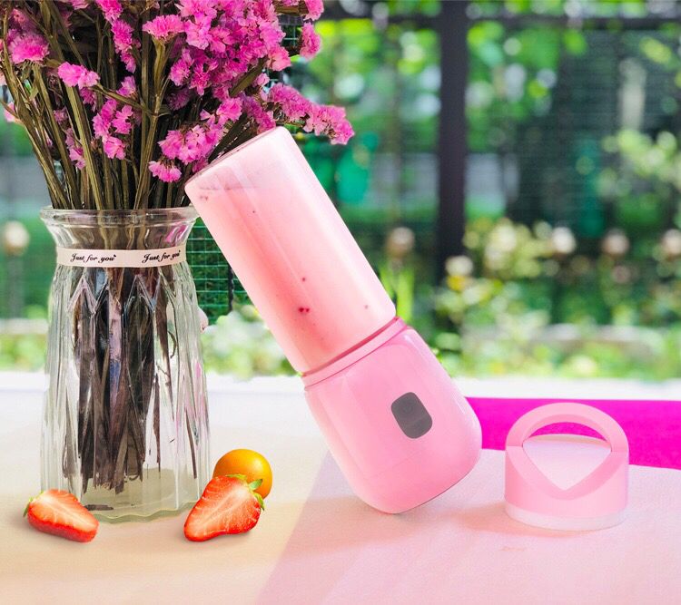 Portable Blender, Mini Personal Blender Small Smoothie Blender USB Fruit Juicer USB Rechargeable, Waterproof, BPA Free