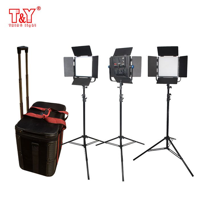 Photography studio ligting kit lights and tripods with carrying case