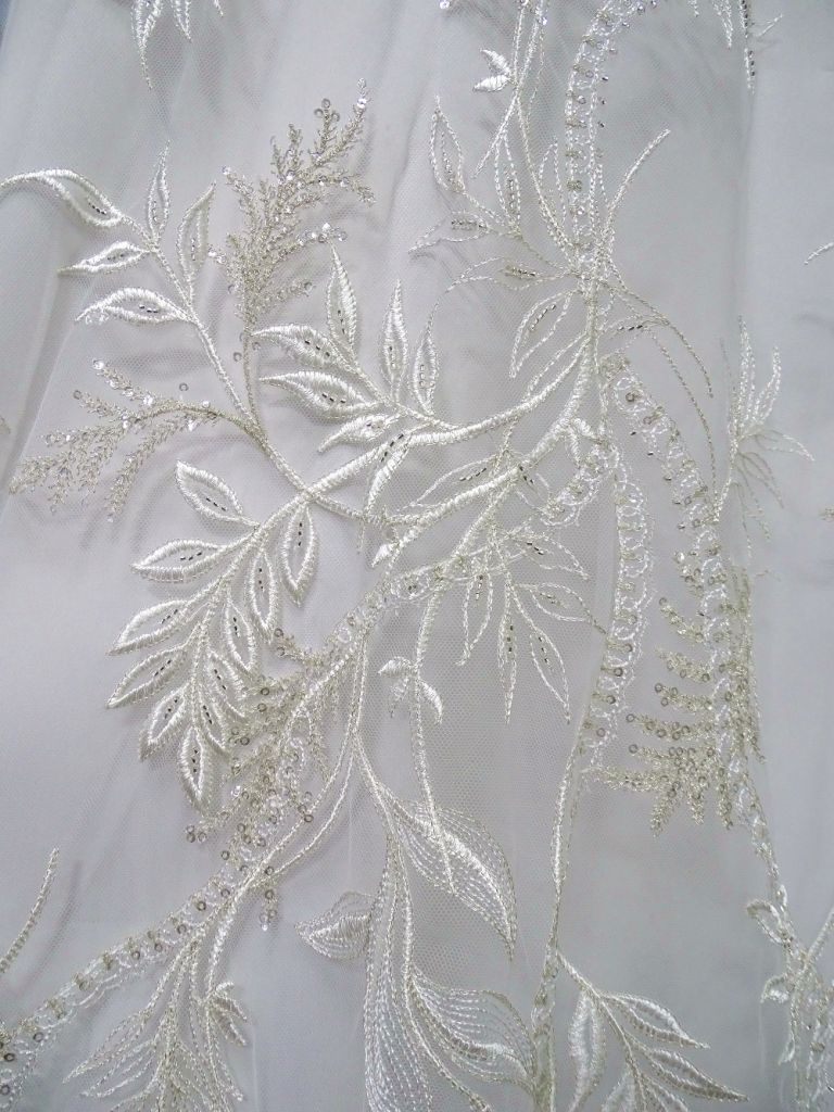 White lace fabric/newest design lace with beaded for wedding gowns