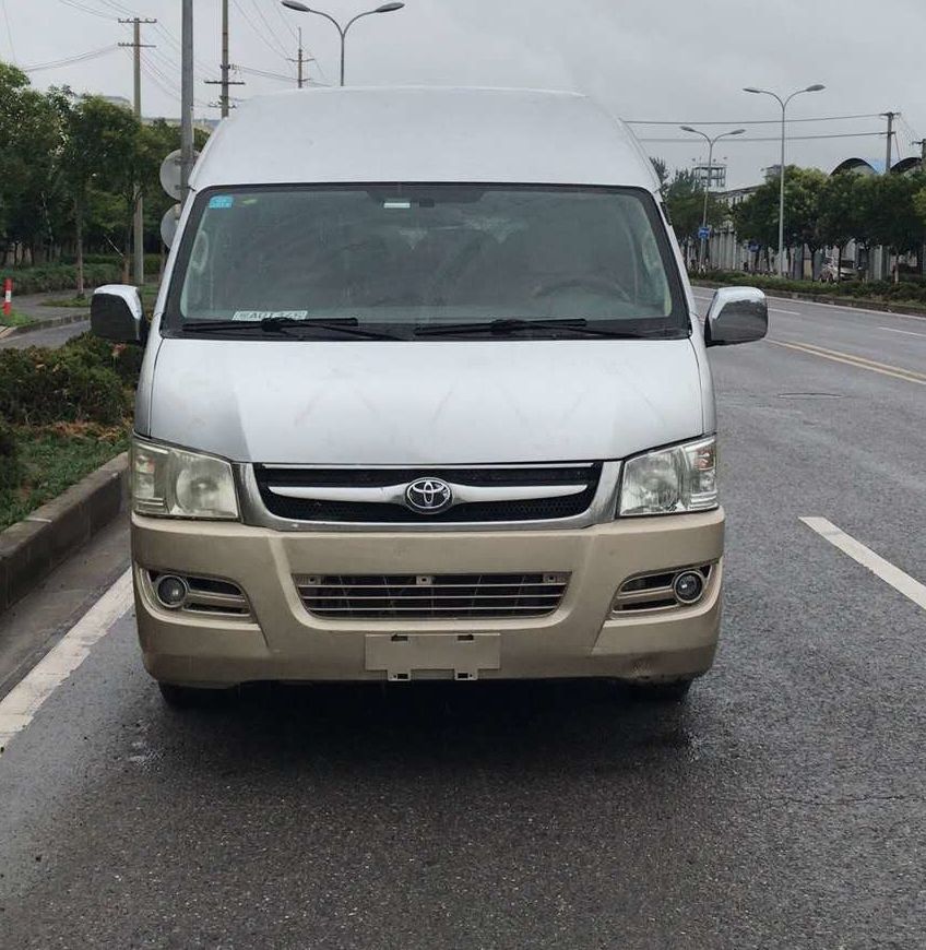 used coach toyota Hiace with 14 seats for sale from japan