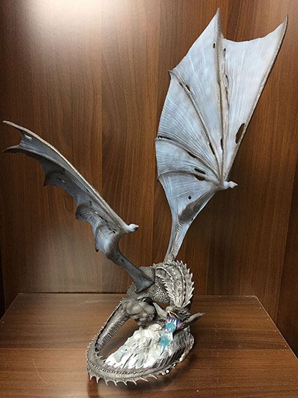 Fly dragon resin statue