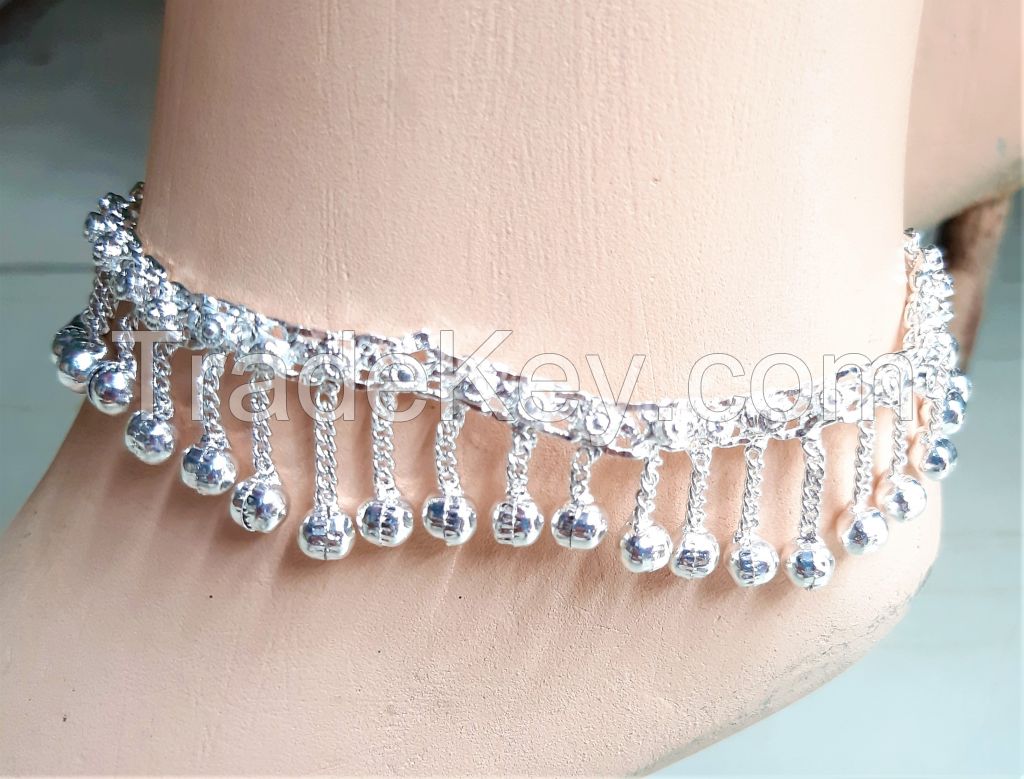 ELEGANT ANKLETS