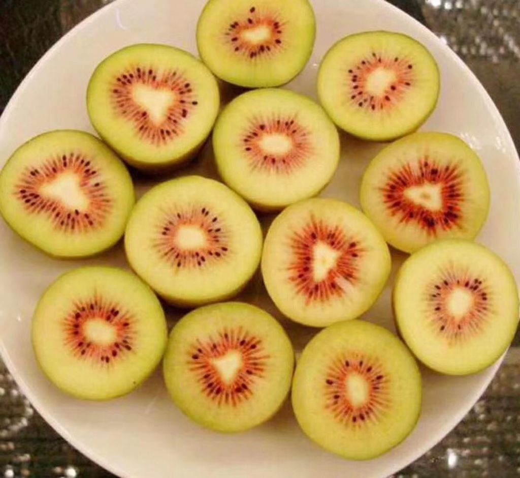 Fresh kiwi fruit ,red kiwi ,yellow kiwi ,green kiwi for sell