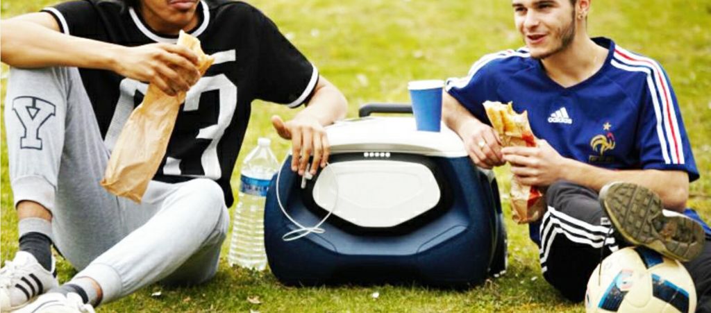 Cooler box with Bluetooth speaker