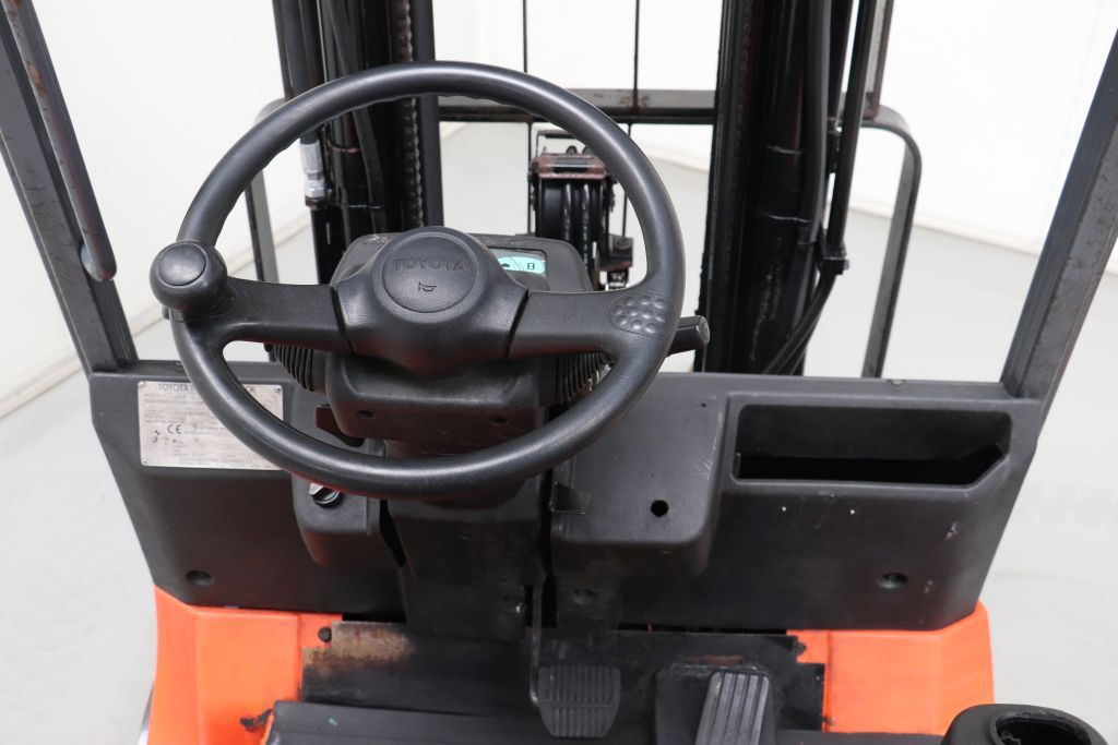 Toyota electric 4-wheel forklift