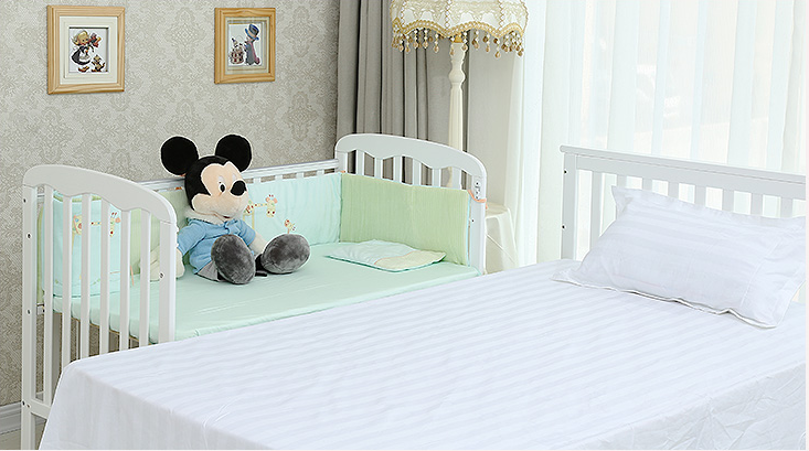 High Quality Solid Wooden Baby Crib