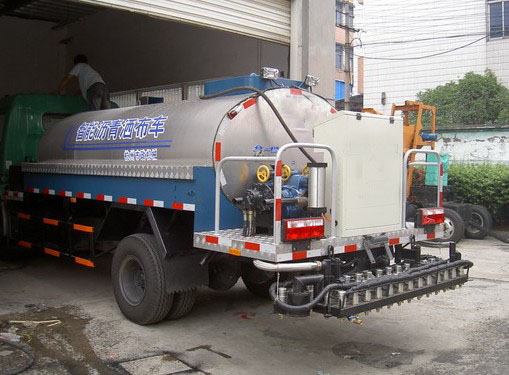 asphalt distributor