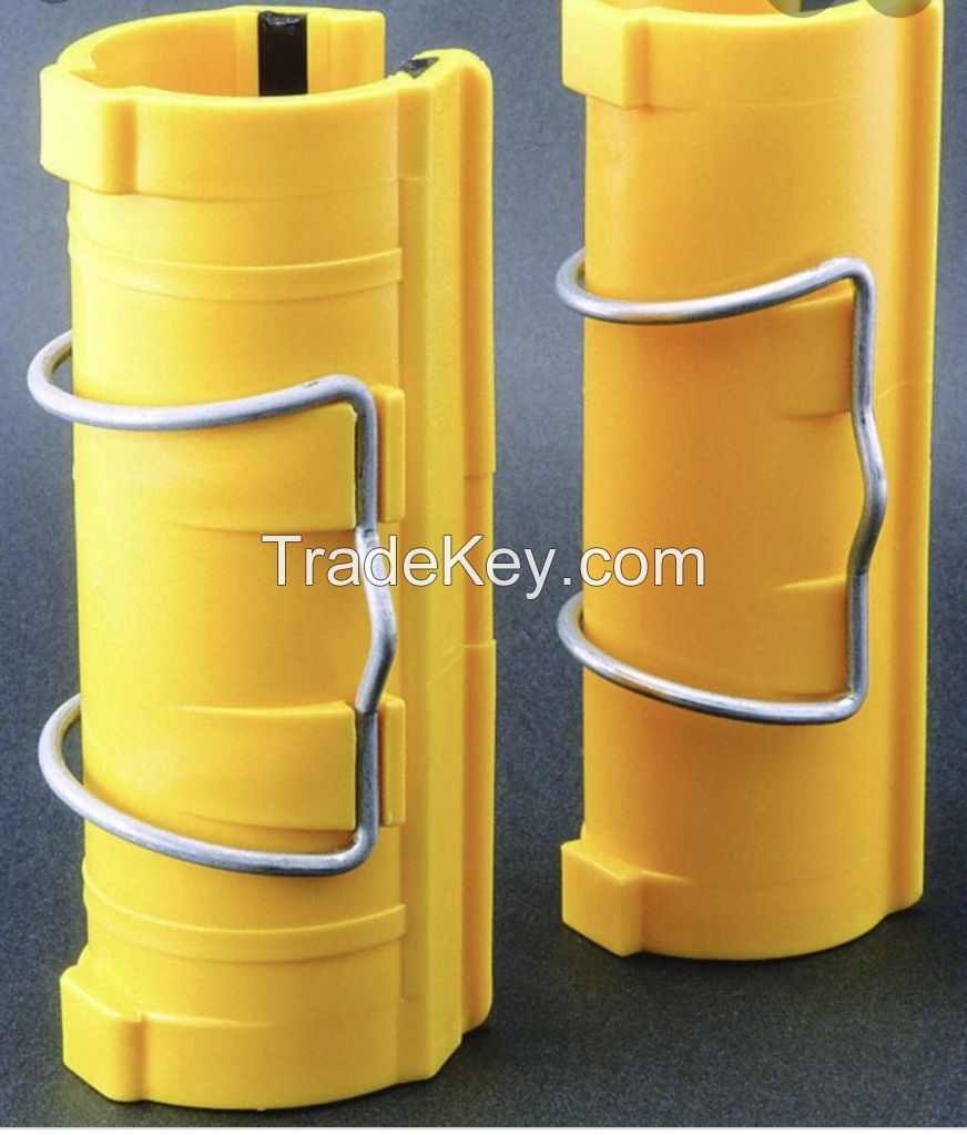 Plastic patching clip for scaffolding