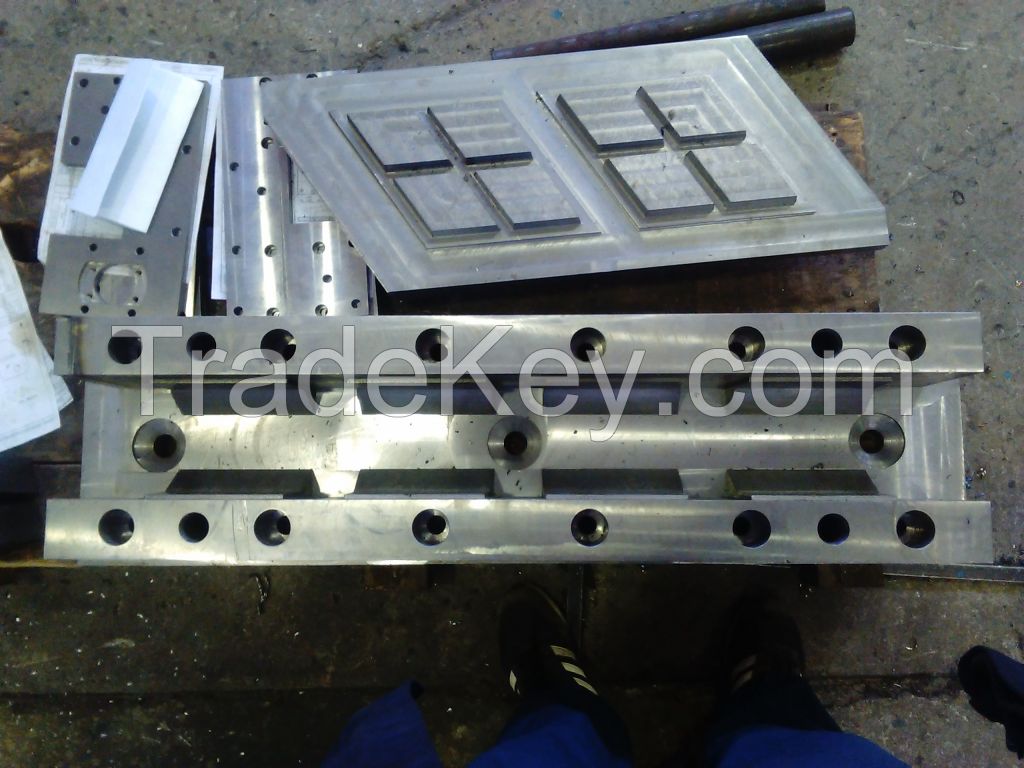 Compression mould for polymer sand paver tile