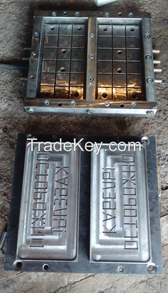 Compression mould for polymer sand paver tile