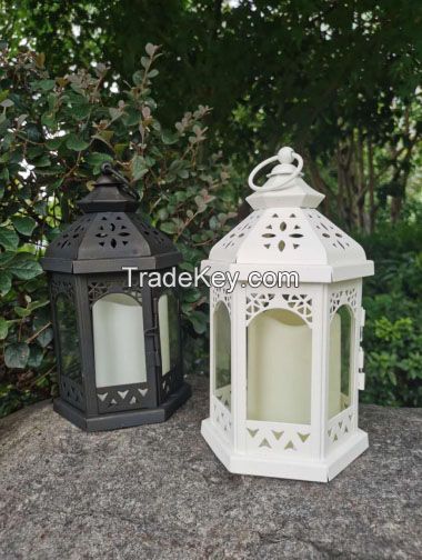WHITE/BLACK METAL LANTERN WITH PLASTIC CANDLE, YELLOW FILCKER, ON/OFF SWITCH, POWERED BY 3XAAA