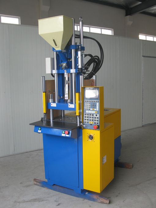 plastic injection molding machine