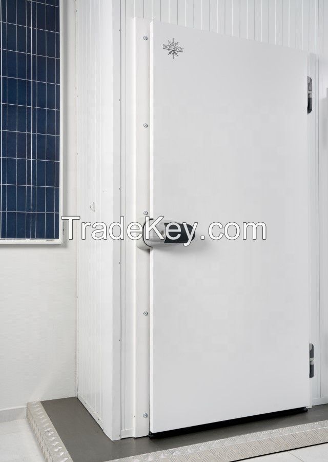 Hinged single leaf door for cold room