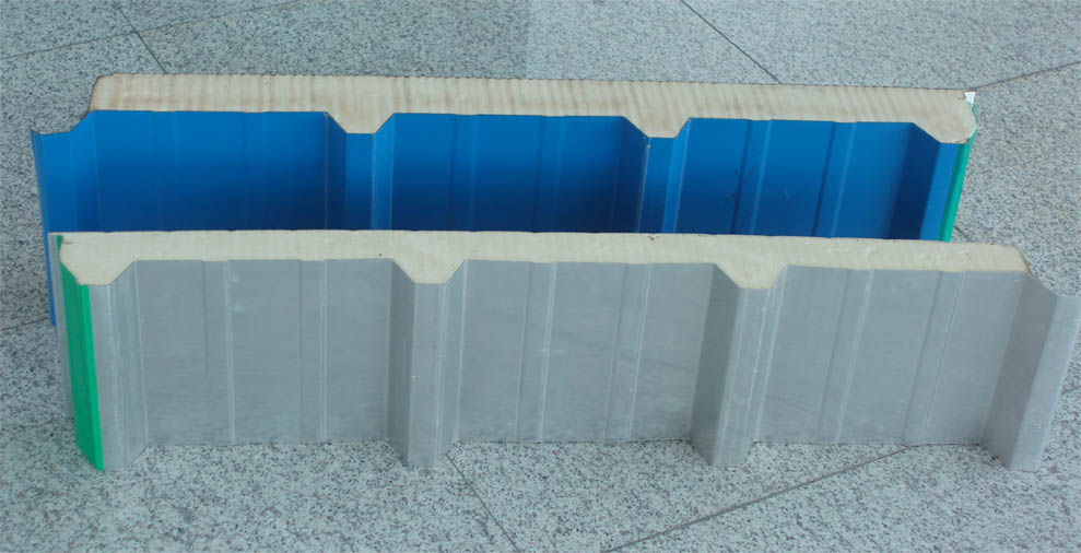 Polyurethane sandwich panel