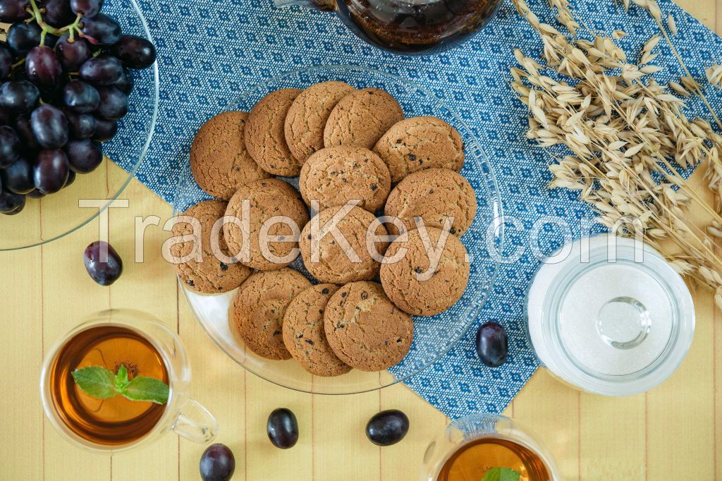 Oatmeal cookies with raisins