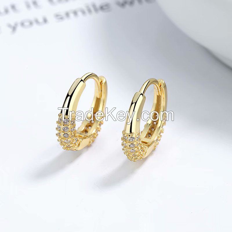 gold hoop ear