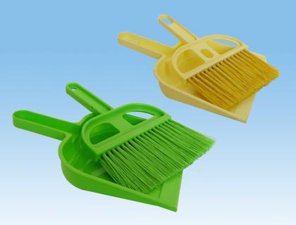 Dustpan with brush