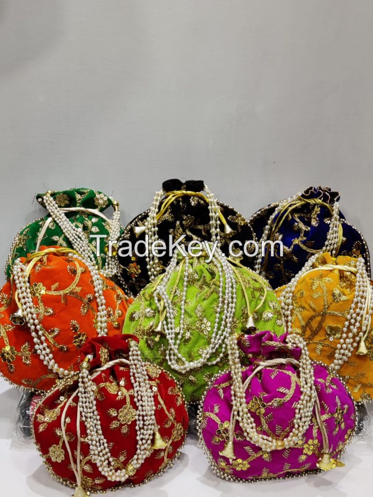 Round drawstring potli bags