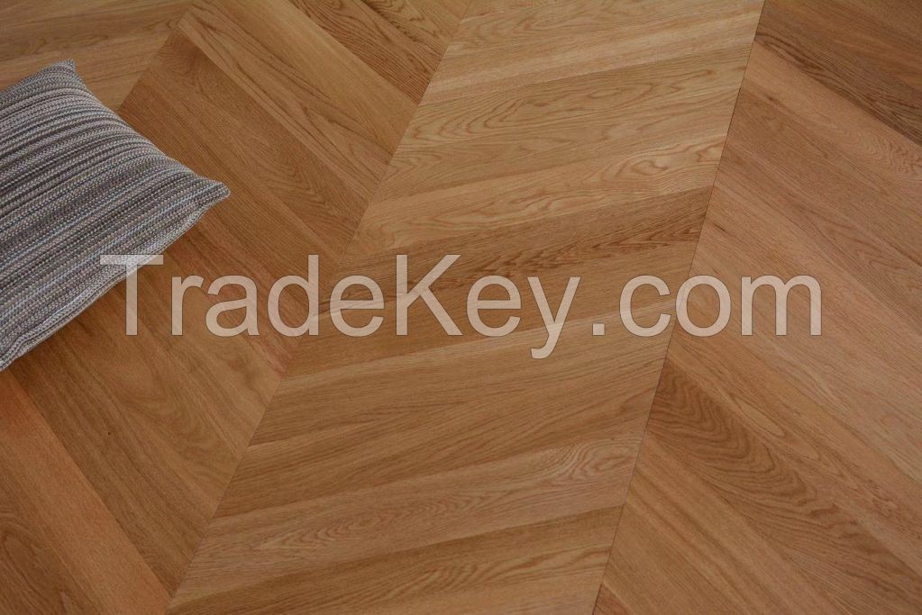 Oak herringbone/chevron engineered flooring for indoor