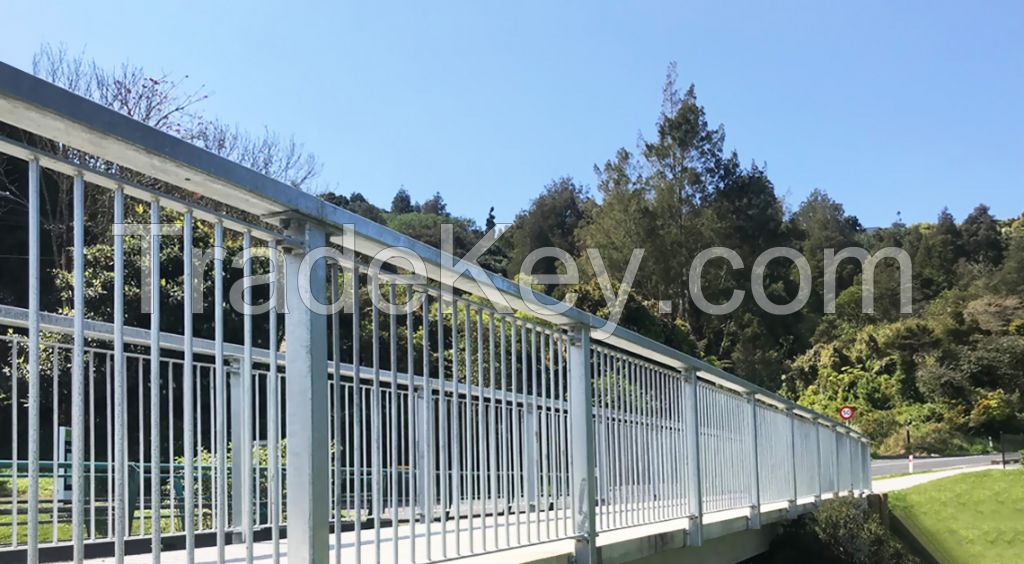 Pedestrian &amp; Bridge Guardrail Systems