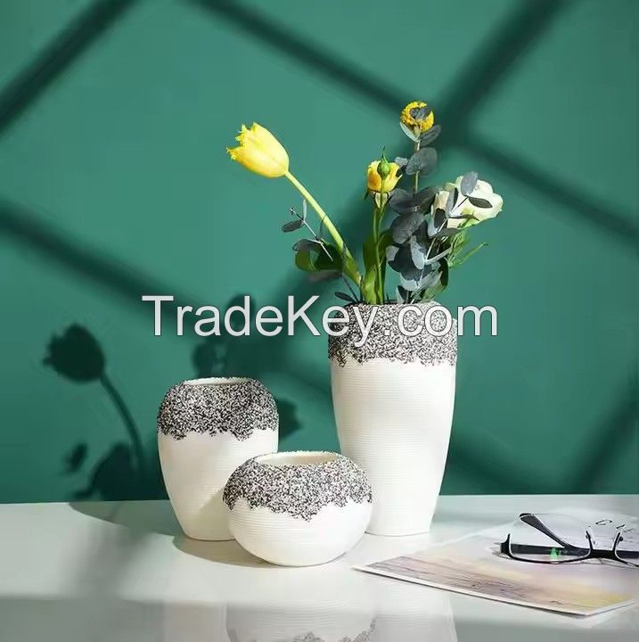 Custom logo Size Modern White Wholesale Small Ceramic Flower Vase for Luxury Home Decor with snow glaze