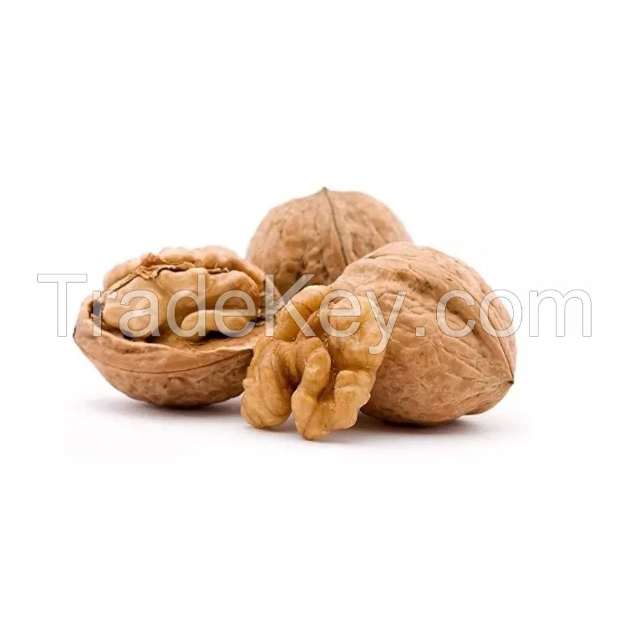 Whole and broken walnuts available for different applications