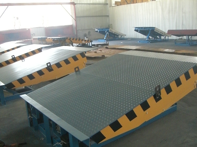 dock leveler, forklift, pallet truck