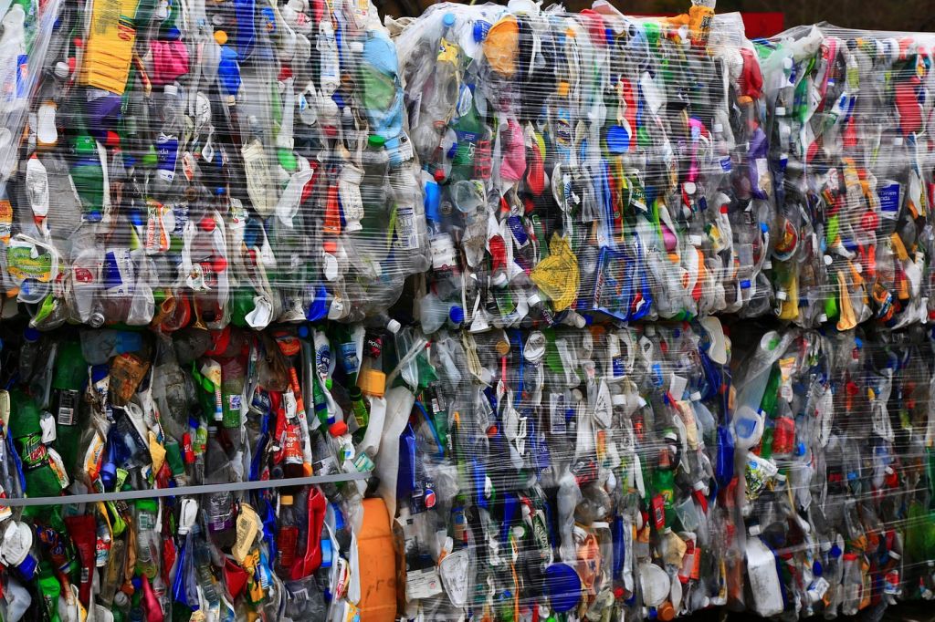 100% Clear PET Bottles Plastic Scrap /Pet Bottle Scraps/Plastic Scraps