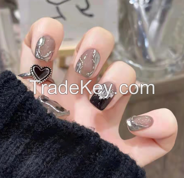 Fashionable fake nails