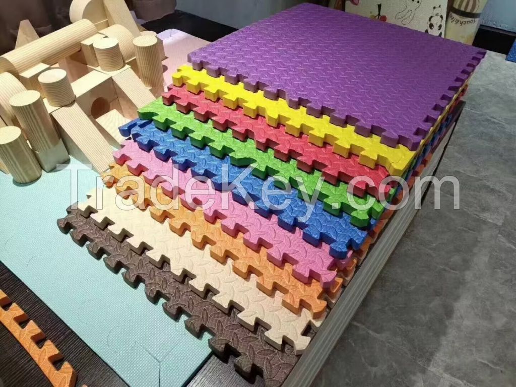 Foam interlock floor mats
