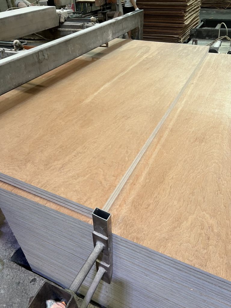 KERUING PLYWOOD