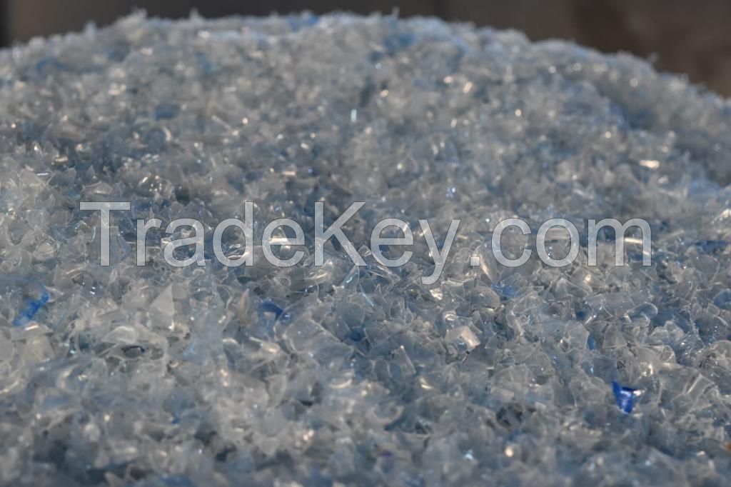 rPET plastic flakes