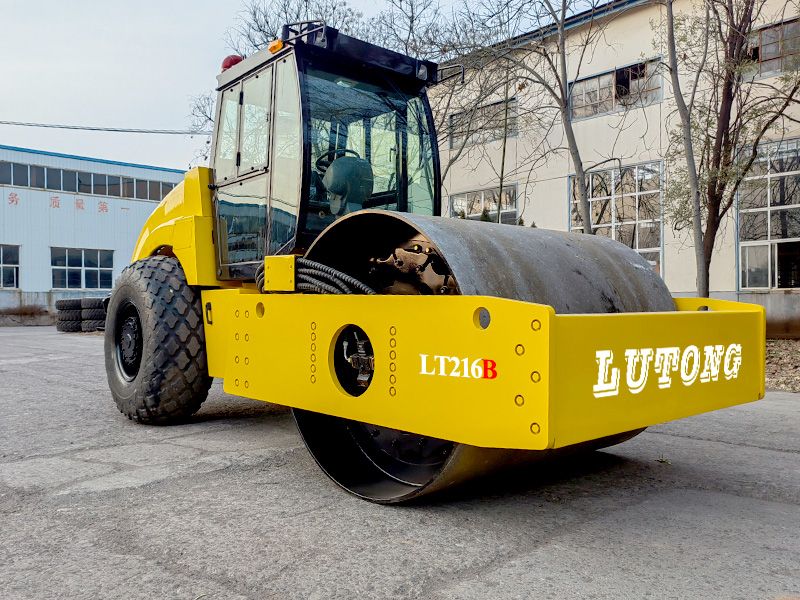 LT216B  road roller