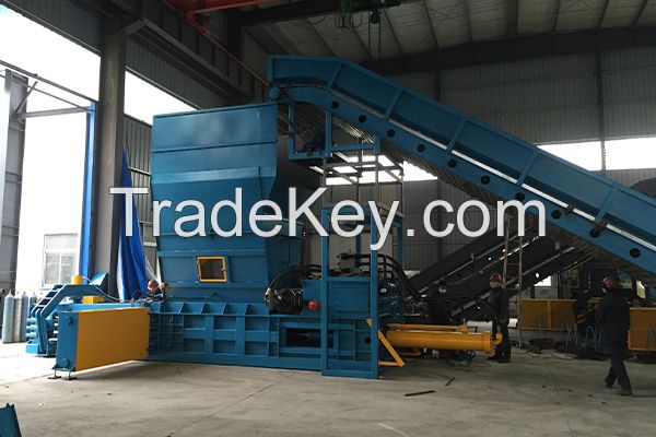 Auto tied horizontal baler