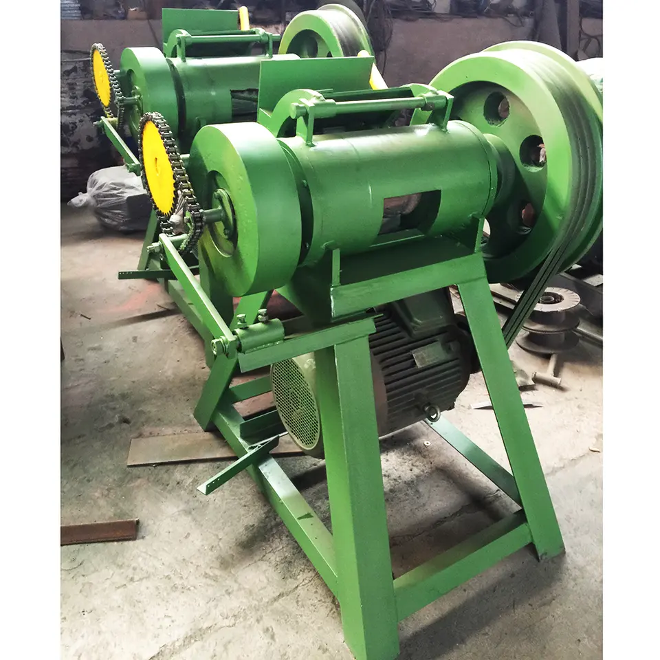 Tire block cutting machine