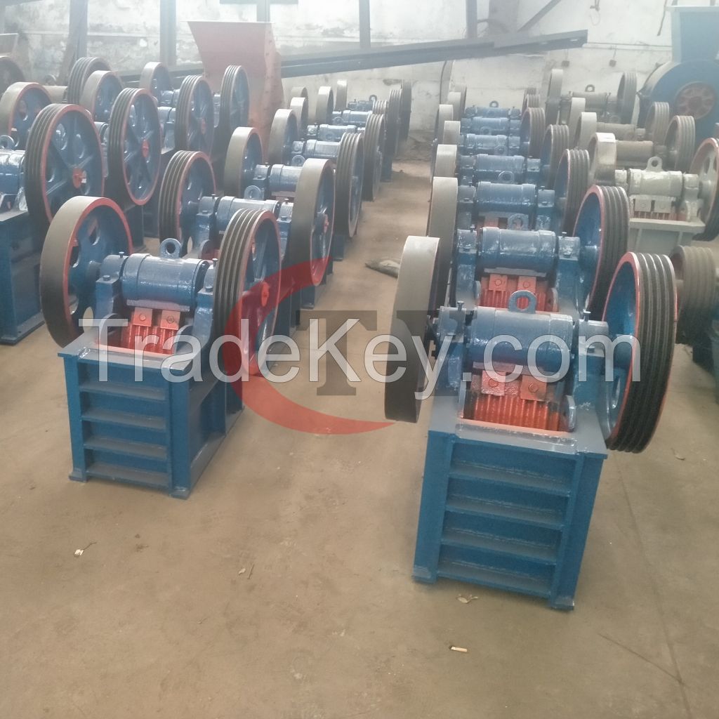 Factory Price PE 220*350 Sand Making Machine Pebble Granite Copper Ore Basalt Stone Crushing Machine Mini Mobile Jaw Crusher