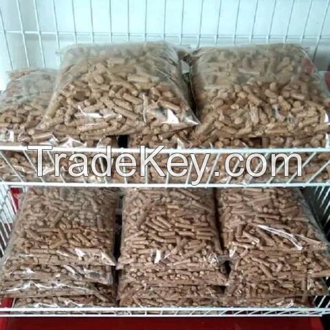 Wood Pellets DIN PLUS/ 6mm 8mm EN Plus-A1 Wood Pellets/ Best Quality Hot Sale Price Oak and beech Firewood / Kiln Dried Split Firewood