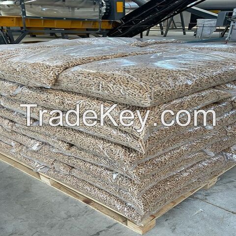 Wood Pellets DIN PLUS/ 6mm 8mm EN Plus-A1 Wood Pellets/ Best Quality Hot Sale Price Oak and beech Firewood / Kiln Dried Split Firewood