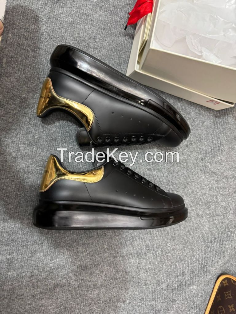 Wholesale Luxury Designer Leather Running Sneakers Fashion Black Gold Men Women Sports Shoes