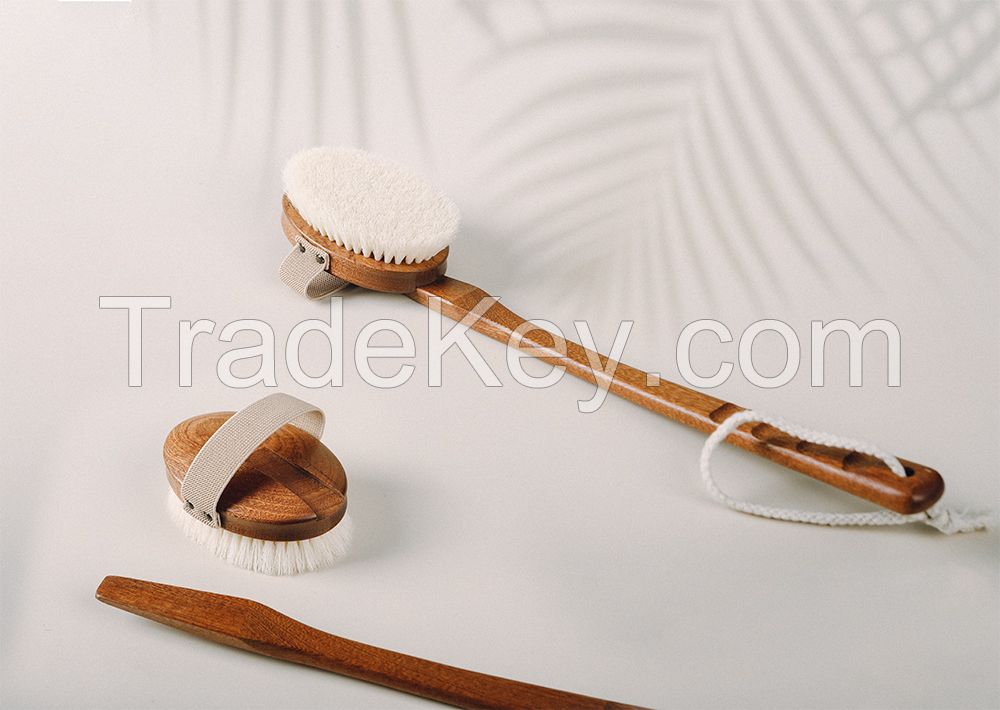 Natural bath brush with long handle 