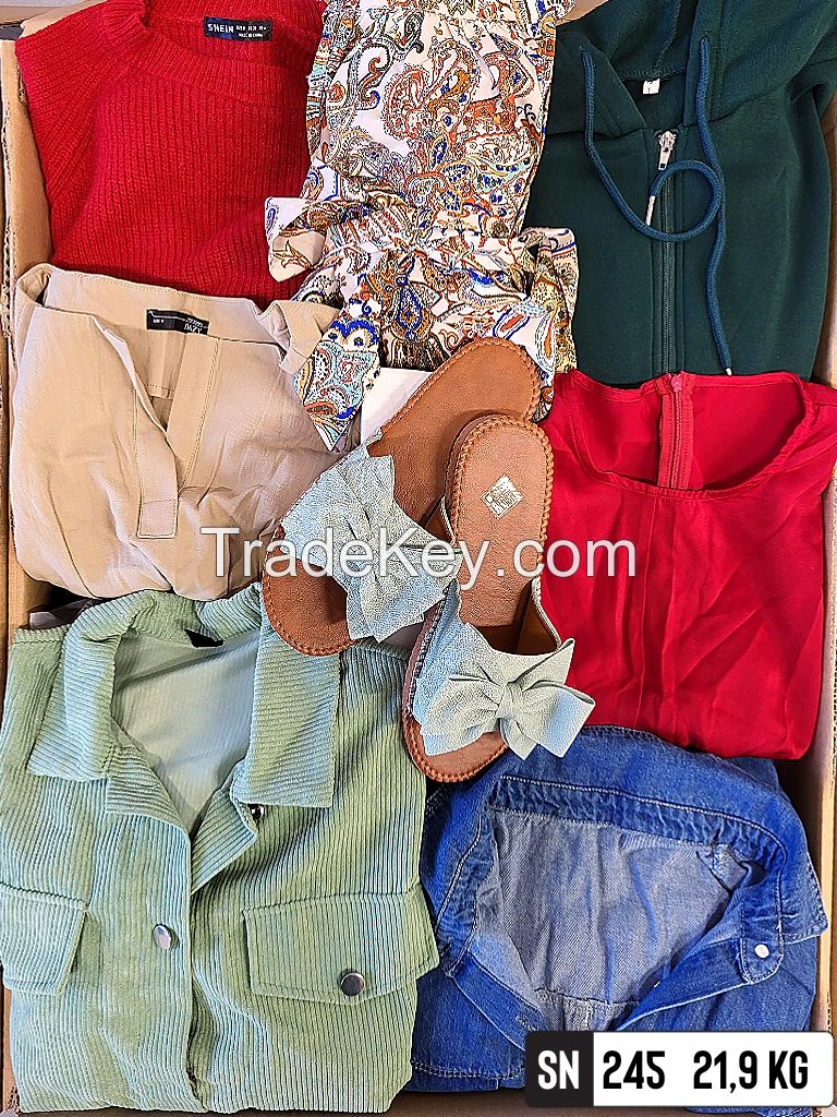 Womens clothing and accessories mix Grade A