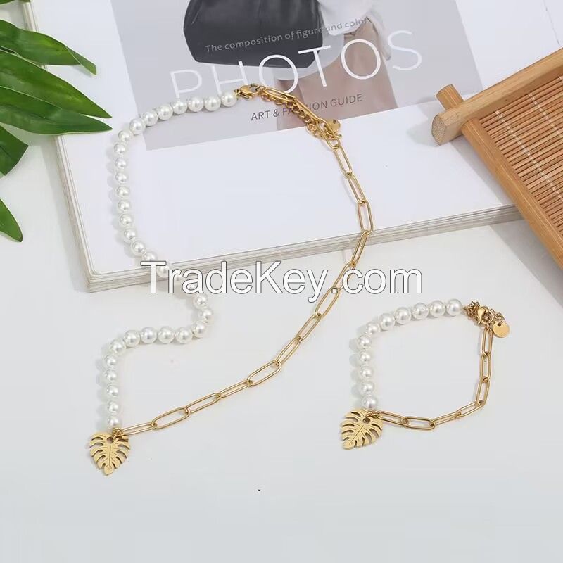 Leaf pendant collarbone chain, women's simple and fashionable pearl necklace