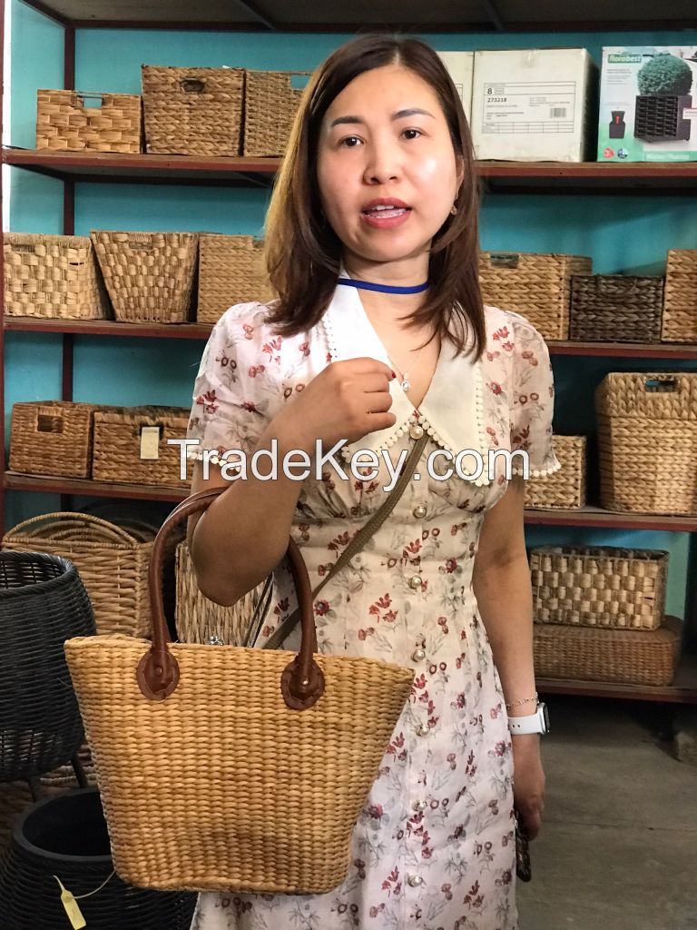 Water hyacinth handbag with handle detail