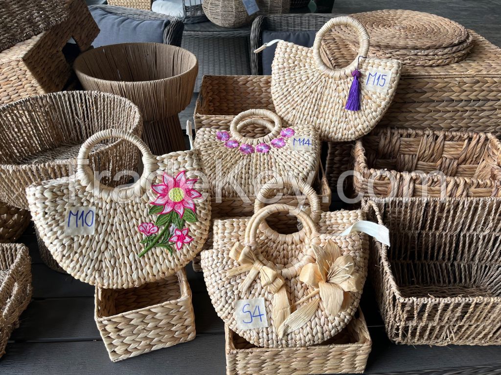 Water hyacinth handbag with handle detail