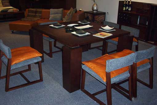 Big-leg Table