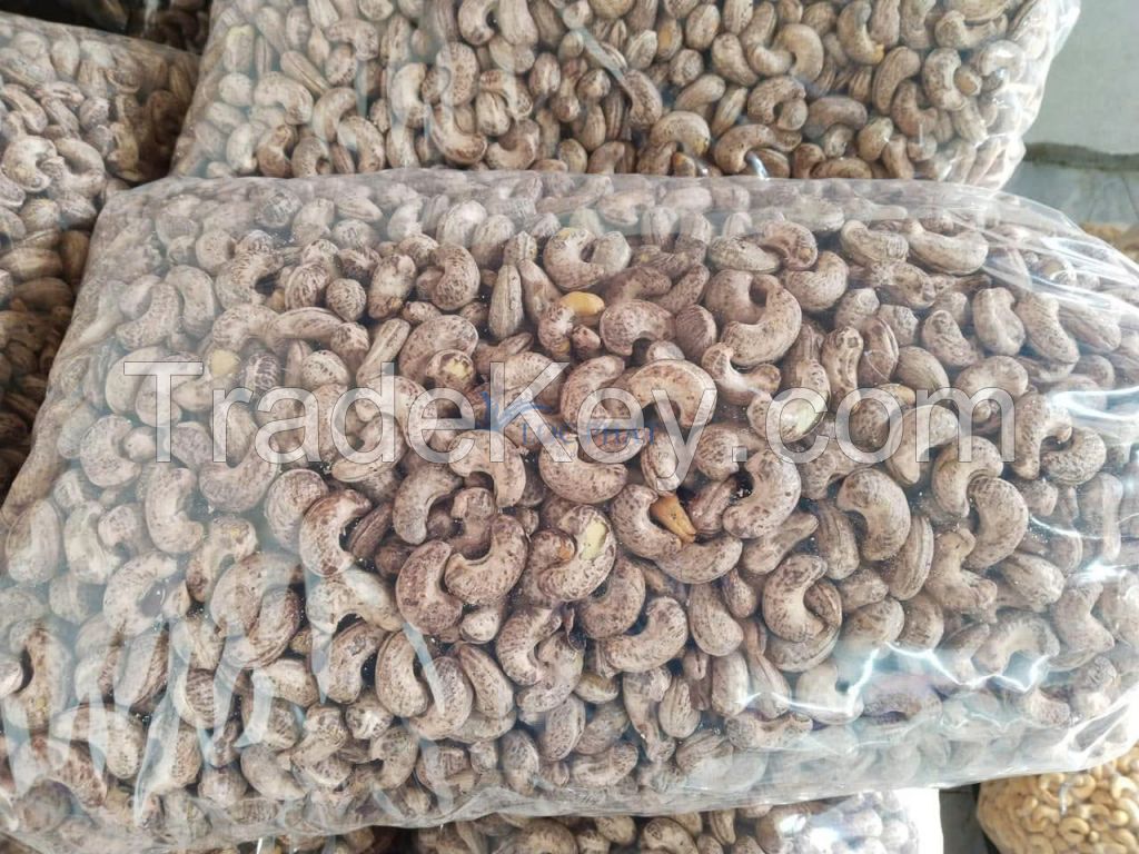 Cashew Nuts Varieties W180, W240, and W320, Expertly Roasted, Dried, and Processed Exported from Vietnam