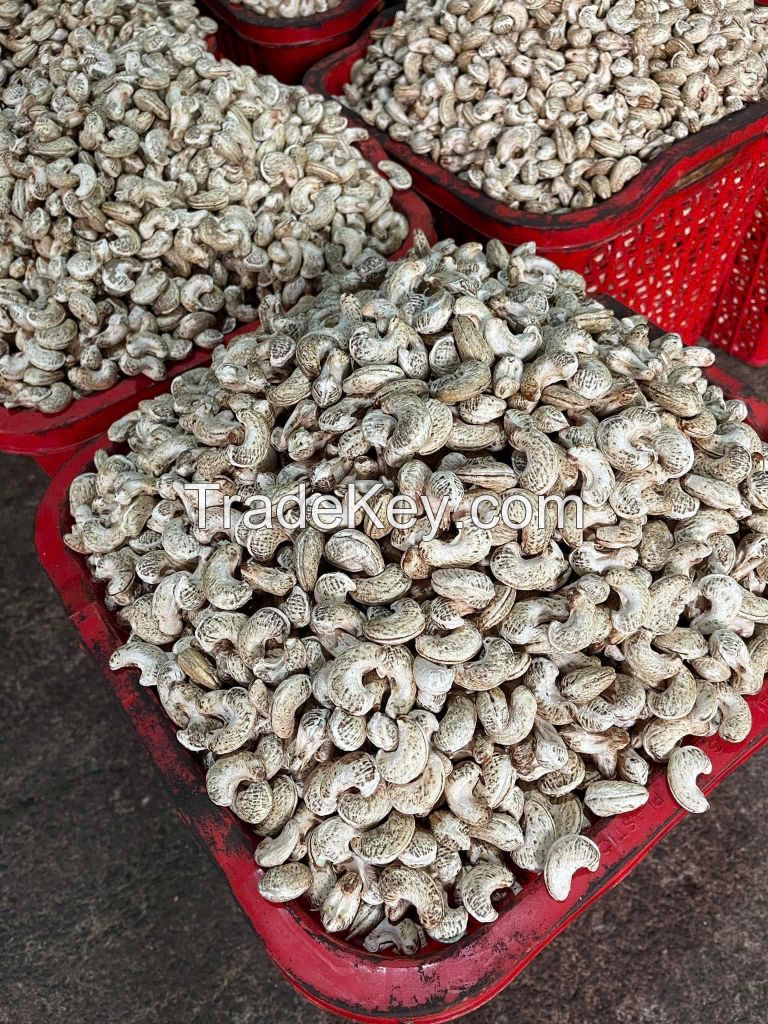 Cashew Nuts Varieties W180, W240, and W320, Expertly Roasted, Dried, and Processed Exported from Vietnam