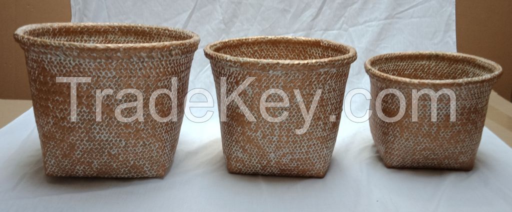 Seagrass storage round baskets in white gold color