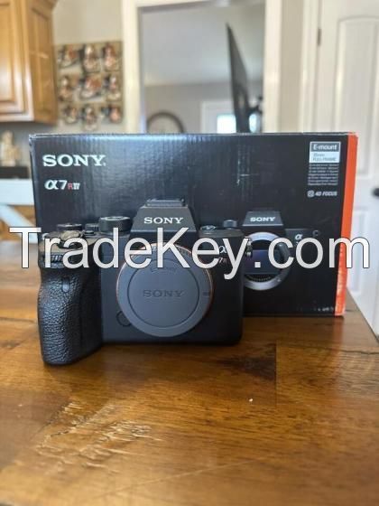 Sony A7R IV 35mm Full-Frame Camera with 61.0MP - Black (Body Only) Original Box