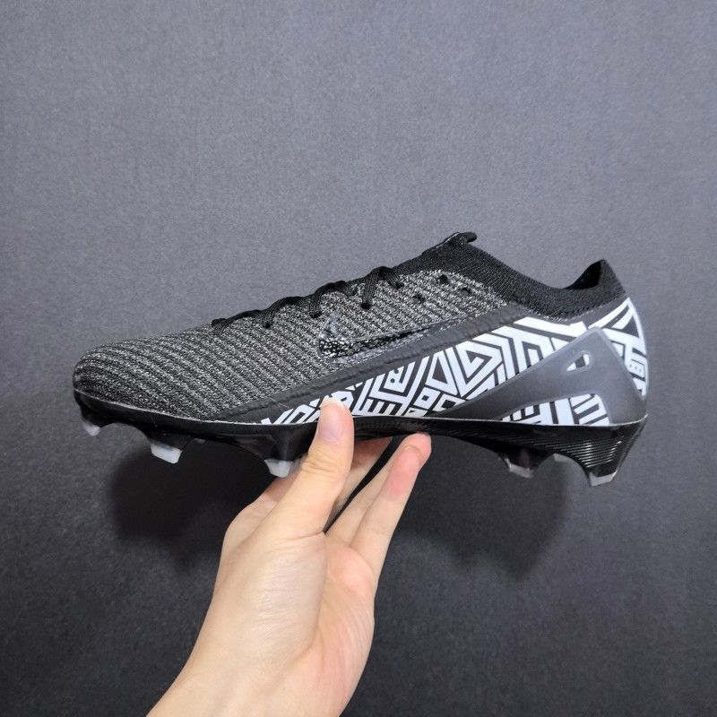 Wholesale Soccer Shoes Customize Logo Multicolor Comfortable Casual Fashion Breathable Football Shoes buyers of shoes shoes buyers g5 sneaker j3 shoes